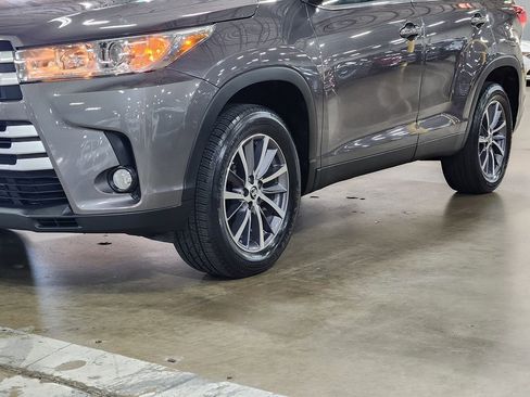 Used 2019 Toyota Highlander XLE FWD image 17