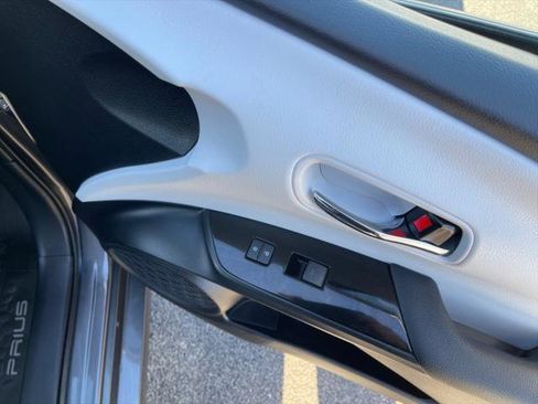 Certified 2020 Toyota Prius XLE image 21