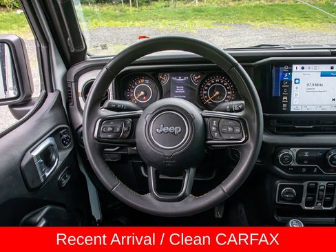 Used 2025 Jeep Gladiator Sport AWD/4WD image 17