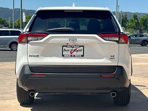 Used 2025 Toyota RAV4 LE AWD/4WD image 5