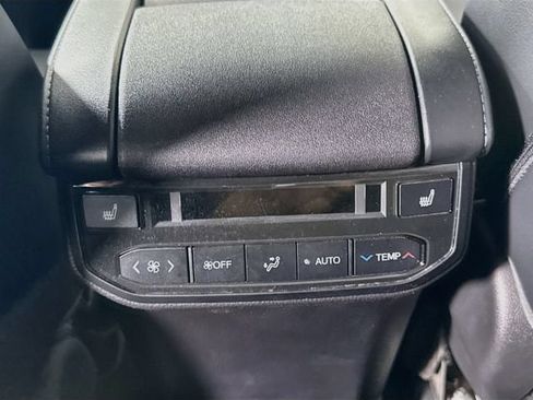 Used 2023 Toyota Highlander Platinum FWD image 25
