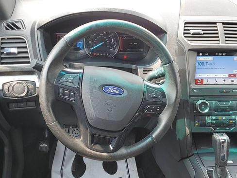 Used 2017 Ford Explorer XLT w/ Equipment Group 202A AWD/4WD image 32