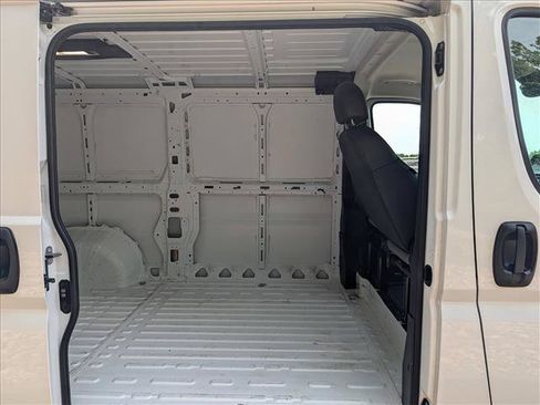 Used 2025 RAM ProMaster 2500 w/ Convenience Group FWD image 14