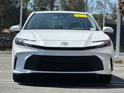 Used 2025 Toyota Camry LE image 7