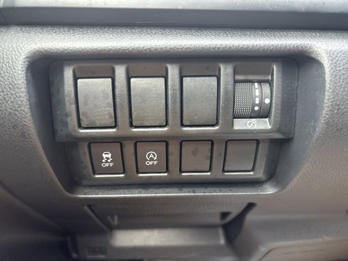 Used 2019 Subaru Forester AWD/4WD image 28