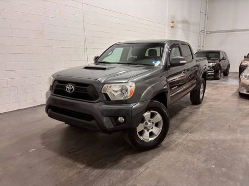 Used 2014 Toyota Tacoma 4x4 Double Cab w/ TRD Sport Package image 4