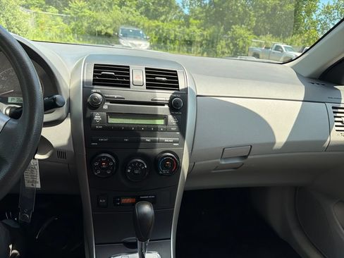 Used 2010 Toyota Corolla LE FWD image 17