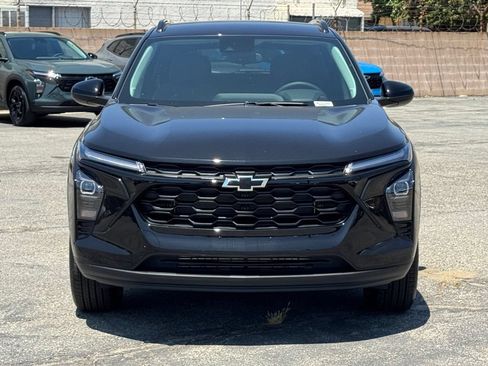 New 2026 Chevrolet Trax LT w/ Midnight Edition FWD image 2