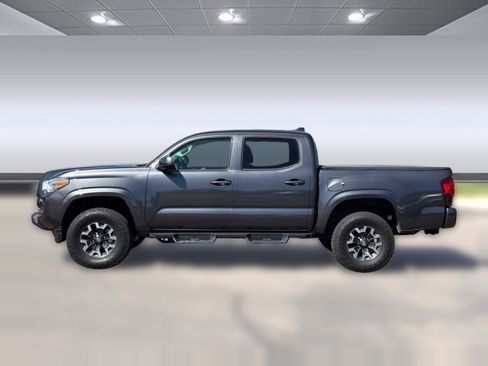 Used 2020 Toyota Tacoma SR AWD/4WD image 2