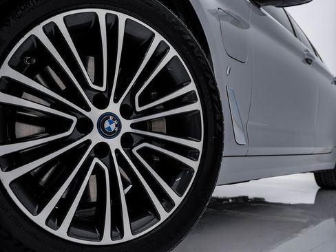 Used 2019 BMW 530e xDrive w/ Convenience Package image 5