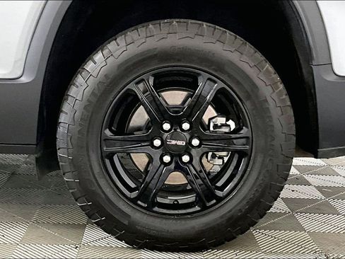 Used 2023 GMC Acadia AT4 w/ Technology Package image 8