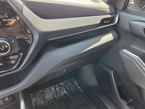 Used 2022 Toyota Highlander XSE FWD image 28