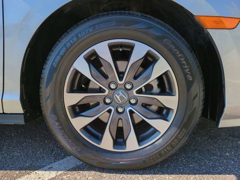Used 2024 Honda Odyssey EX-L image 11