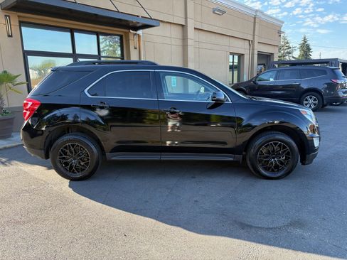Used 2017 Chevrolet Equinox LT FWD image 2