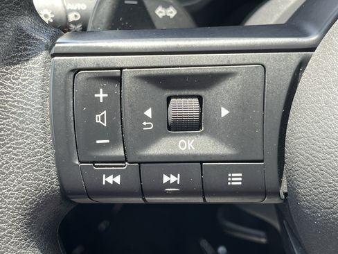 Used 2024 Nissan Rogue SV AWD/4WD image 20
