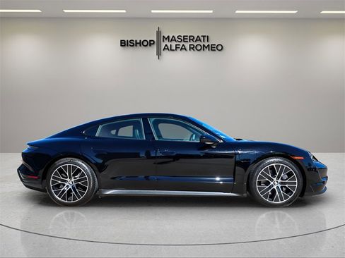 Used 2022 Porsche Taycan image 8