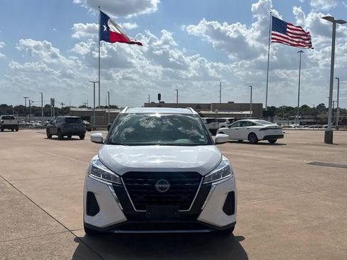 Used 2023 Nissan Kicks SV FWD image 5