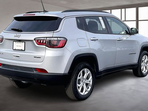 Used 2024 Jeep Compass Latitude image 6