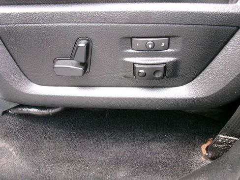 Used 2013 RAM 1500 Laramie w/ Convenience Group AWD/4WD image 10