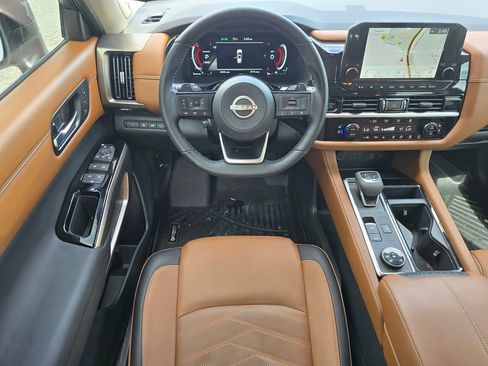 Used 2025 Nissan Pathfinder Platinum AWD/4WD image 18