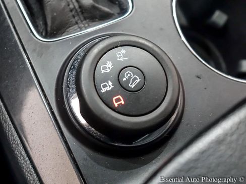 Used 2018 Ford Explorer XLT w/ Equipment Group 202A image 25