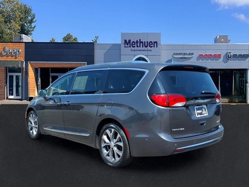 Used 2017 Chrysler Pacifica Limited w/ UConnect Theater Package FWD image 8