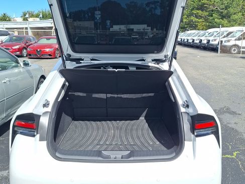 Used 2025 Toyota Prius image 9