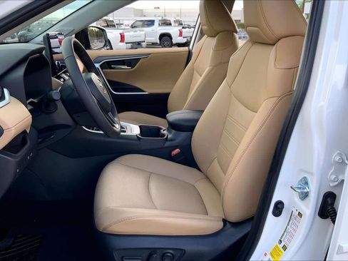 Used 2025 Toyota RAV4 Limited image 7