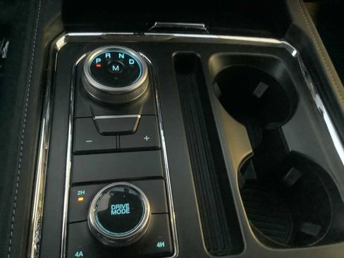 Used 2023 Ford Expedition Max XLT image 18