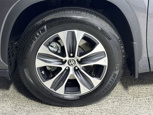 Used 2024 Toyota Highlander XLE image 16