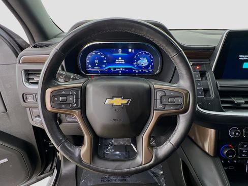 Used 2022 Chevrolet Suburban High Country image 11