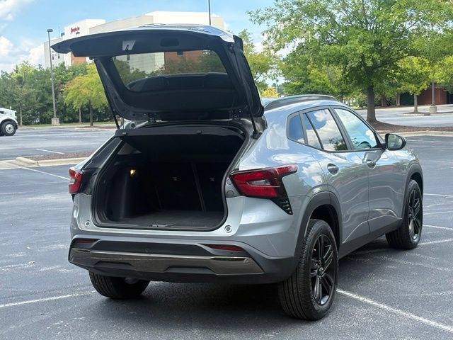 Used 2024 Chevrolet Trax ACTIV w/ Sunroof Package FWD image 18
