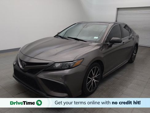 Used 2022 Toyota Camry SE image 1