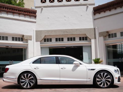 Used 2022 Bentley Flying Spur V8 AWD/4WD image 5