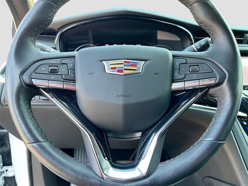 Used 2024 Cadillac XT6 Premium Luxury w/ Technology Package image 11