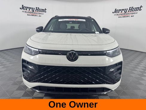 Used 2025 Volkswagen Tiguan SE R-Line FWD image 4