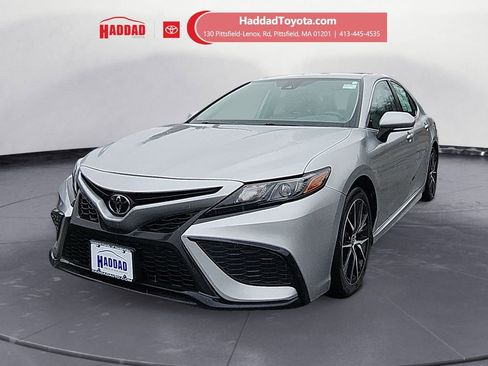 Used 2023 Toyota Camry SE image 1