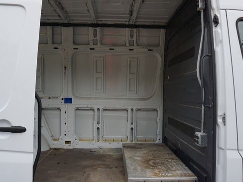 Used 2017 Mercedes-Benz Sprinter 2500 image 23