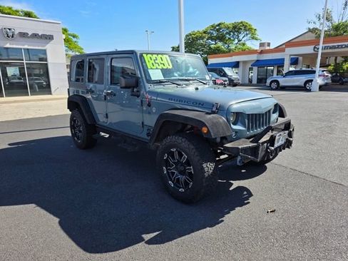 Used 2015 Jeep Wrangler Unlimited Rubicon w/ Connectivity Group AWD/4WD image 1