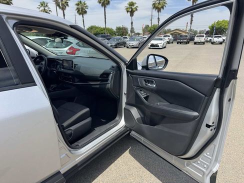 Used 2025 Nissan Rogue SV FWD image 14
