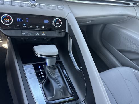 Used 2024 Hyundai Elantra SEL FWD image 19