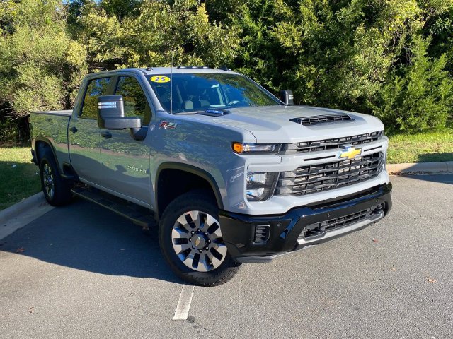 Used 2025 Chevrolet Silverado 2500 Custom w/ Custom Value Package AWD/4WD image 1