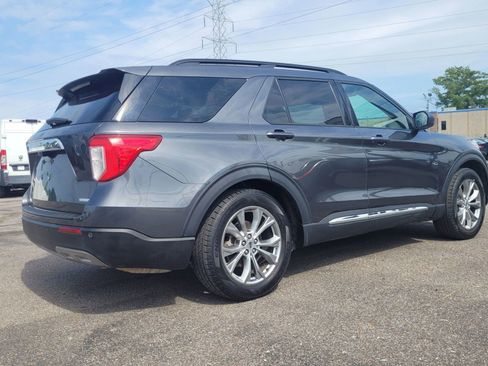 Used 2020 Ford Explorer XLT w/ Equipment Group 202A image 8