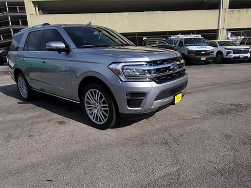 Used 2024 Ford Expedition Limited image 2