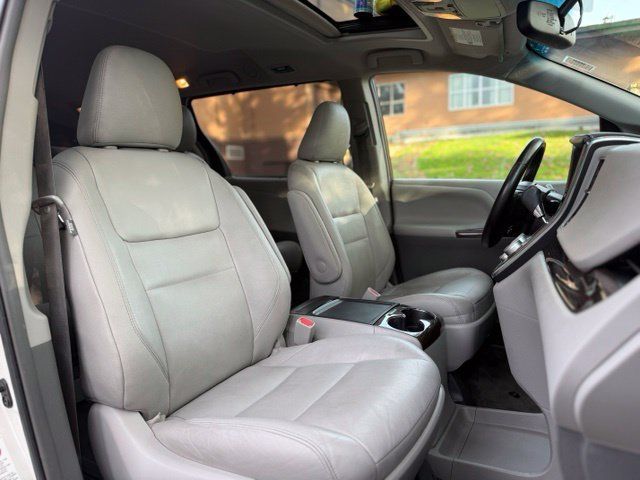 Used 2015 Toyota Sienna XLE w/ XLE Navigation Package FWD image 15