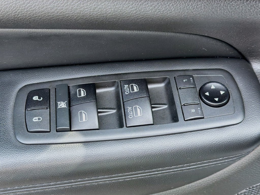 Used 2021 Jeep Grand Cherokee Laredo RWD image 22