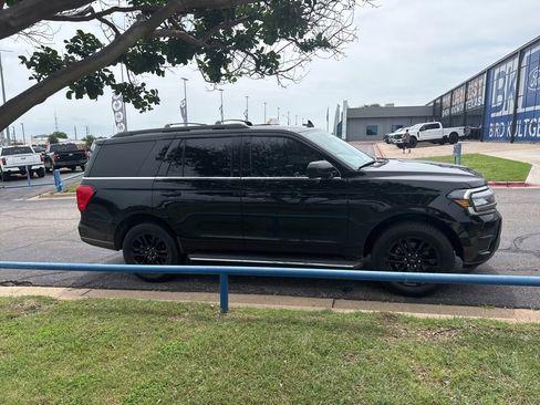 Used 2022 Ford Expedition XLT RWD image 4