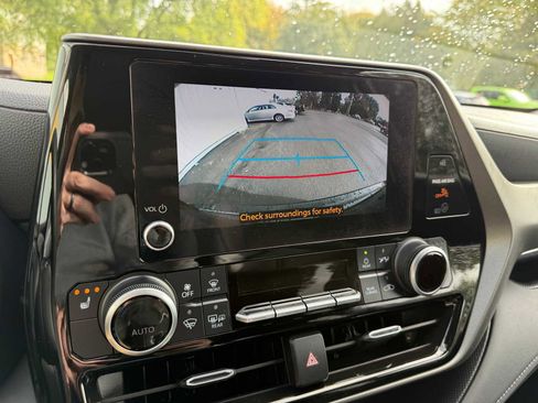 Used 2023 Toyota Highlander XLE image 52