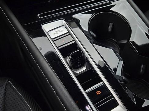 Used 2025 Volkswagen Atlas Cross Sport SE image 14