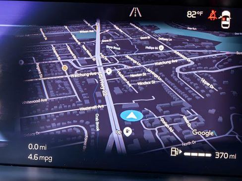 Used 2024 Volvo XC40 B5 Plus w/ Climate Package image 8